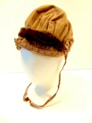 vintage child's bonnet with fur trim — 第 1/4 张图片