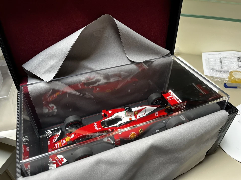 Bbr Ferrari SF16H 2016 gp Italy 40 pieces valigetta e teca Vettel resin model 18 - Immagine 1 di 4