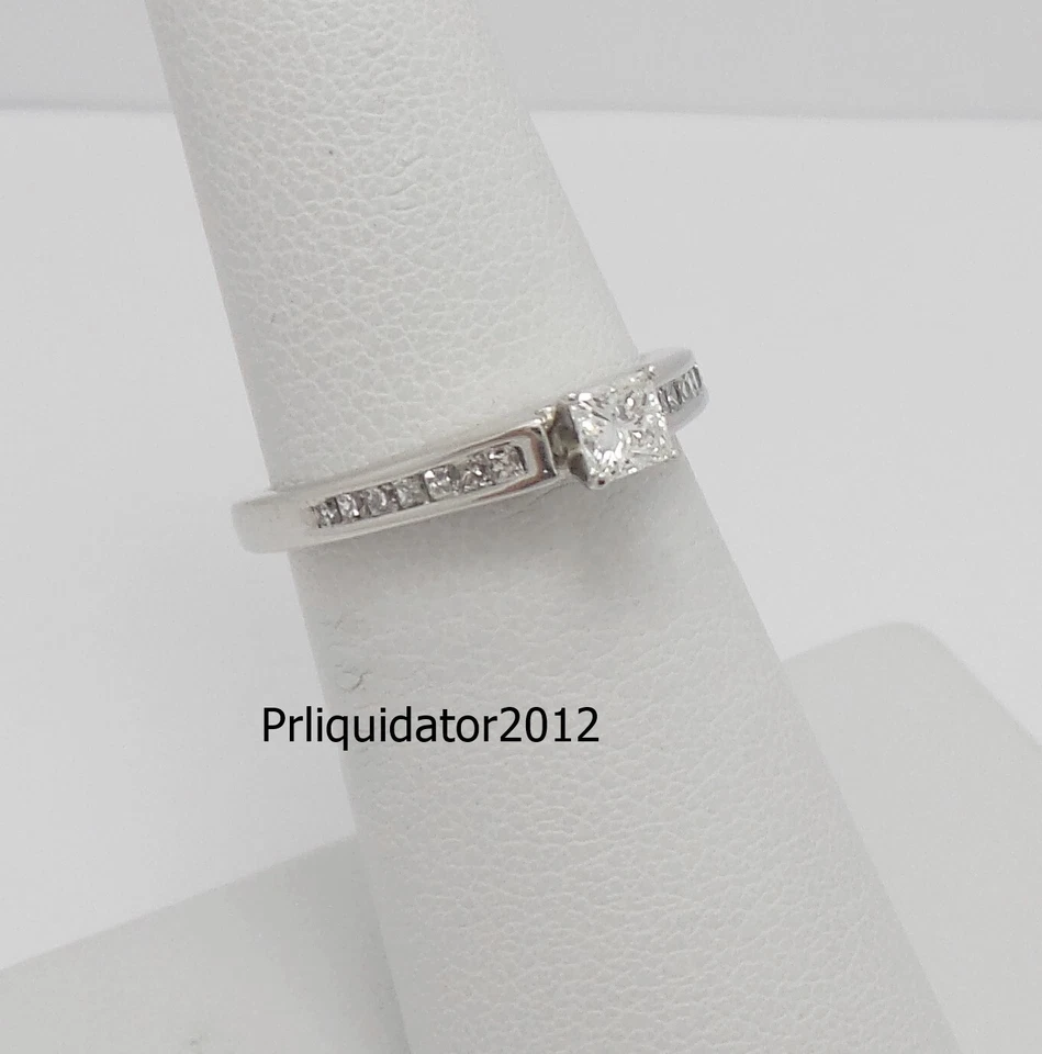 Anillo de boda de compromiso de princesa de diamantes naturales de 1/2 quilate de oro blanco de 14 quilates Foto 1 de 4