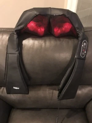 Naipo Hombro Giratorio 3D Shiatsu Masajeador Correas y Calor Cuello Piernas Espaldas Cadera  Foto 1 de 4