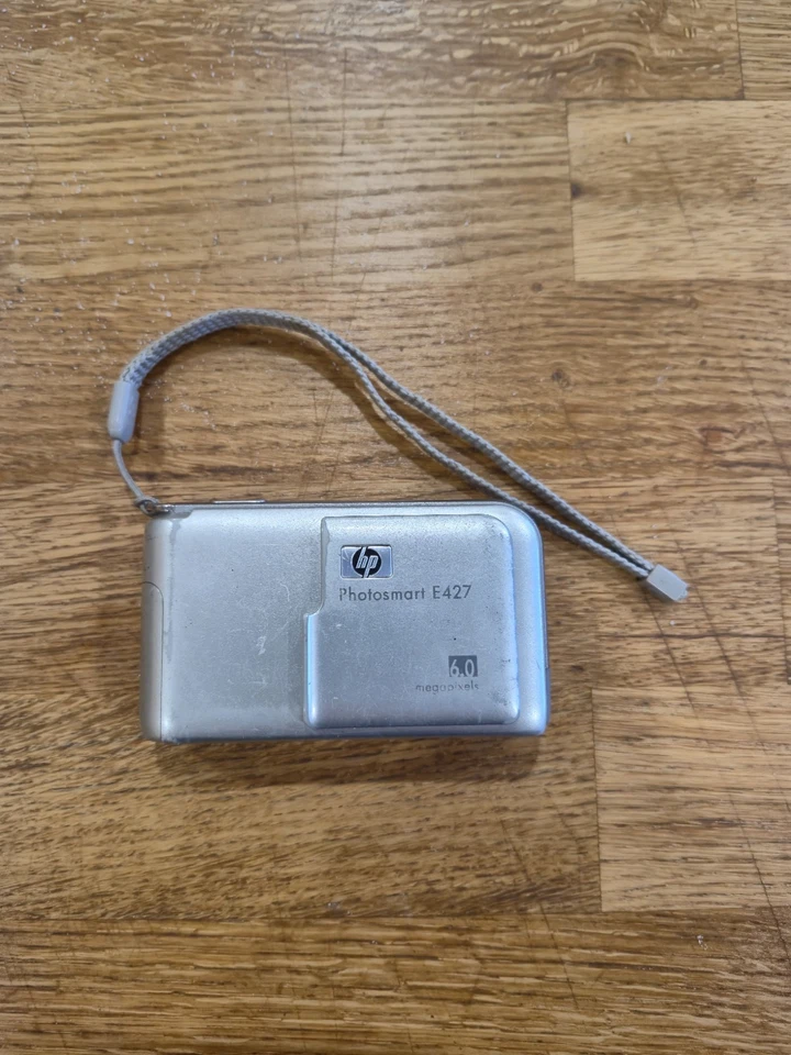 HP Photosmart E427 6.0MP HD Digital Camera Silver - Image 1 of 4