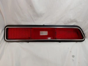 Camaro 1969; lente de luz trasera; estándar SS Z28; excepto RS; lado derecho del pasajero; GM - Imagen 1 de 17