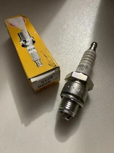 NGK B8HS-10 ( 5126 ) X1 SPARKPLUG - Picture 1 of 2