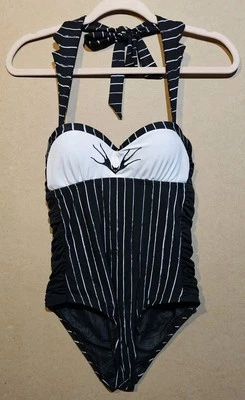 Traje de baño Disney Pesadilla antes de Navidad Jack Skellington para mujer talla pequeña” Foto 1 de 4