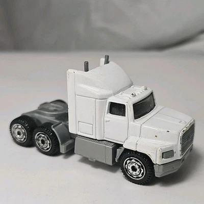 Matchbox Ford Aeromax Semi Cab Tractor  1:97 Scale Trailer Truck Diecast White - Image 1 of 4