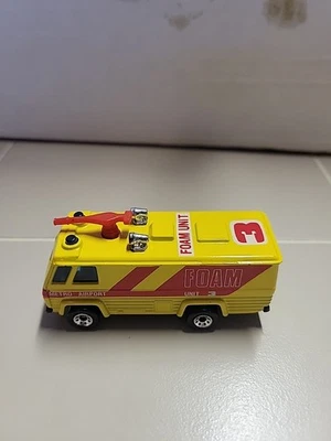Matchbox Airport Foam Tender from 1988 mainline - Image 1 of 4