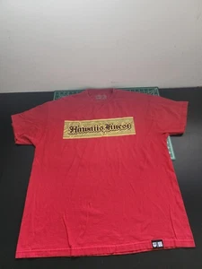 Camiseta Hawaii’s Finest Roja Gráfico con Escritura Para Hombre Talla 2XL XXL Pulsera Dorada Logo - Imagen 1 de 5