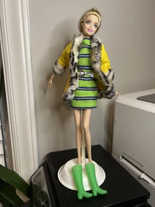 Vintage 1960s-1970s Barbie Clothing - Yellow Faux Fur Trimmed Jacket Dress boots - Picture 1 of 11