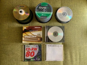 26 DVD-RW-, 48 DVD-R-, 1 CD-RW- UND 48 CD-ROHLINGE (INSGESAMT 123 ROHLINGE) - Afbeelding 1 van 3
