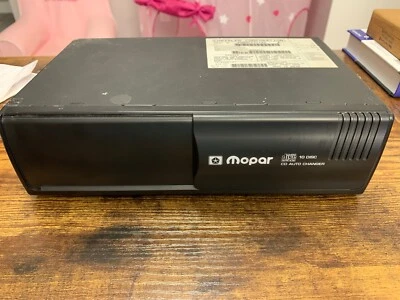 CHRYSLER/MOPAR 10-Disc CD Auto Changer ~ UNTESTED AS IS FOR PARTS ~ P05017711AA - Image 1 of 4