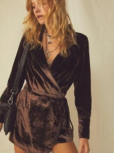 Mameluco de terciopelo viola Free People talla grande $148 - Imagen 1 de 3
