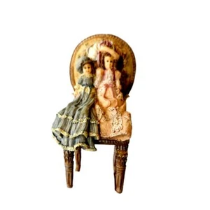 House of Louis Nichole Vintage viktorianische Puppen in einem Stuhl - Bild 1 von 5