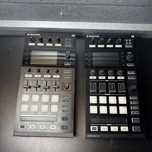 Native Instruments Traktor Kontrol D2 DJ Controller PAIR - Picture 1 of 8