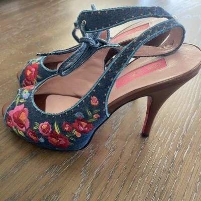 Betsey Johnson Jamison Peep Toe Denim Slingback Pumps Size 7 Embroidered Boho - Image 1 of 4