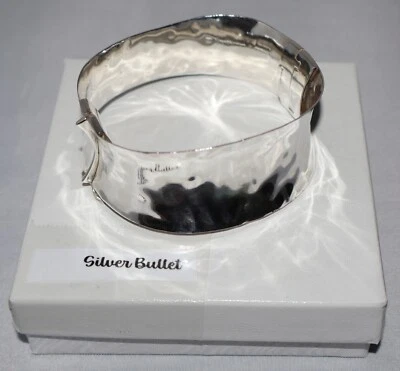 Brazalete con bisagras de sumiller martillado ancho de plata de ley Silpada B2260 Foto 1 de 4