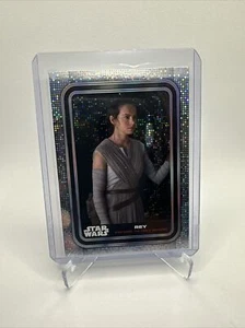 REY 2023 Star Wars High Tek New York Comic Con Exclusive White Sparkle Card - Picture 1 of 2