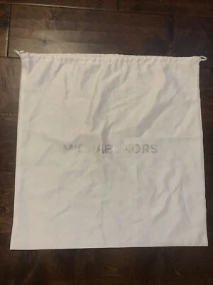 NUEVO BOLSO MICHAEL KORS GRANDE CON CORDÓN CUBIERTA ANTIPOLVO BLANCO SATINADO PLATA LOGO 21x21 Foto 1 de 3
