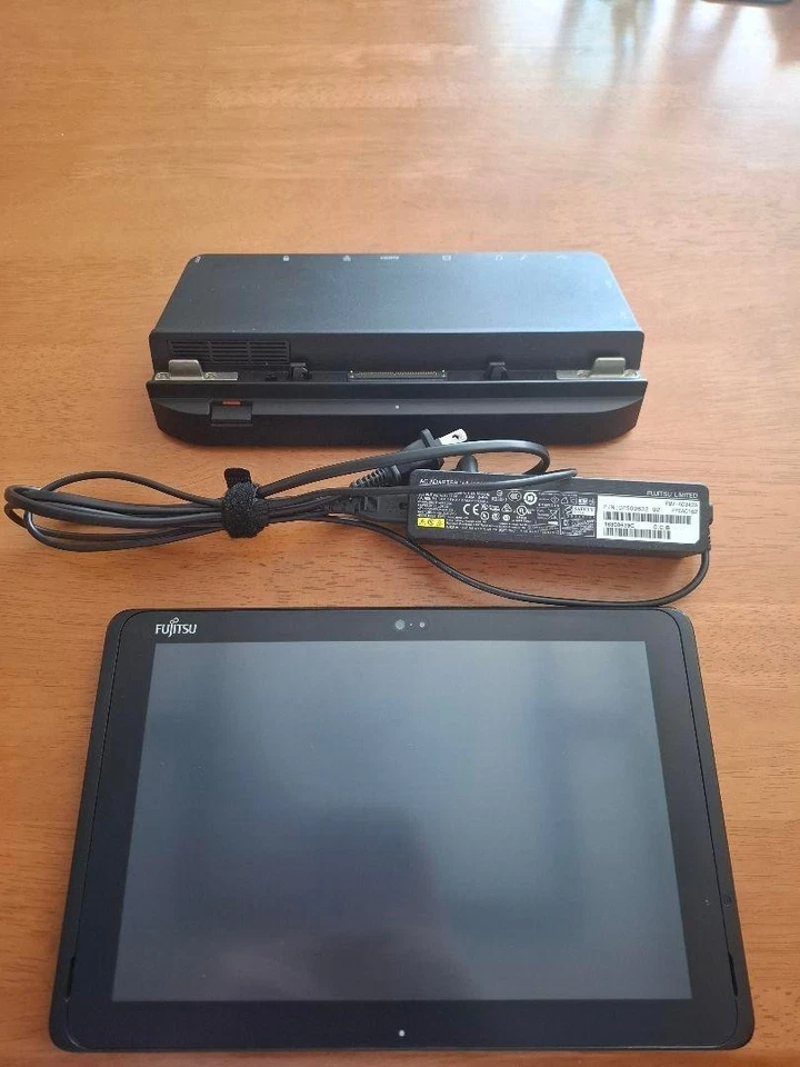 Fujitsu ARROWS Tab Q507PE Atom x5-Z8550 1.44GHz RAM 4GB Storage 64GB Win 10 Pro - Image 1 of 4