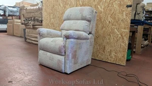 La-Z-Boy 'Aquarius' Power Rise And Recline Chair RRP £1095!! - Picture 1 of 7