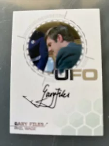 TARJETA DE AUTÓGRAFO GERRY ANDERSON SERIE UFO 3 ARCHIVOS GARY GF2 LÁMINA PLATEADA - Imagen 1 de 2
