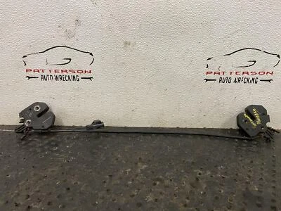 01-09 PESTILLO CAPÓ VOLVO S60 Foto 1 de 4