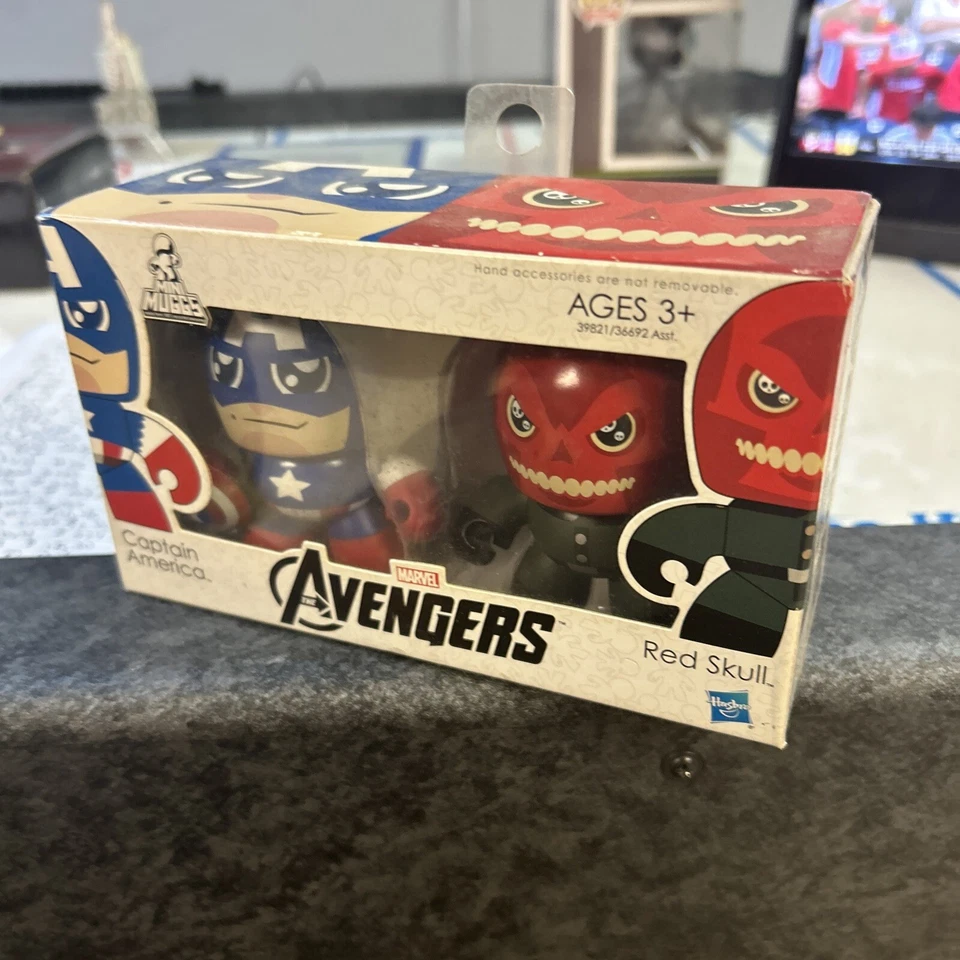 Hasbro 39821 Marvel The Avengers Mini Muggs Captain America and Red Skull