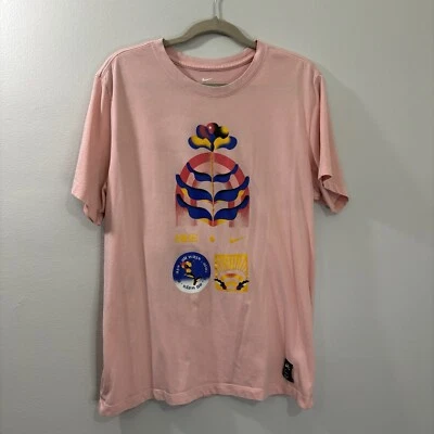 NIKE Dri-FIT A.I.R. Camiseta Artist in Residence talla L grande rosa Jordan Moss Foto 1 de 4