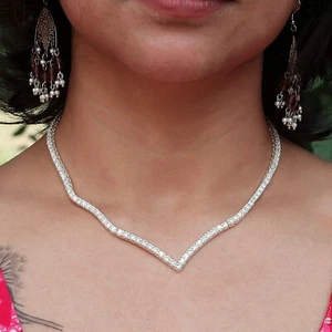 RARE 25 Ct, 4mm White Diamonds V Shape Tennis Necklace ! FREE Diamond studs! - Picture 1 of 15