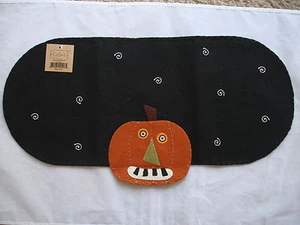 Small Halloween Quirky Pumpkin Table Runner Candle Mat Doily Collins RR-3232 New - Picture 1 of 3