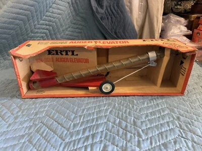 1/16 Carter Tru-Scale Rocket Auger Elevator With Box  - Image 1 of 4