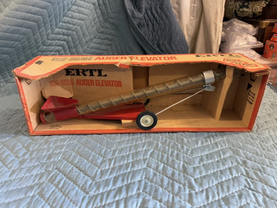 1/16 Carter Tru-Scale Rocket Auger Elevator With Box  - Image 1 of 4