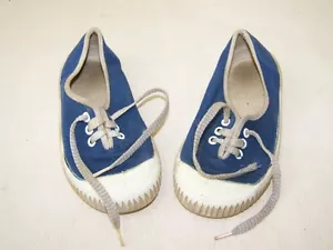 DDR Kinderturnschuhe 15,5 blau weiss original Fabrikation Made in GDR Gummisohle - Bild 1 von 1