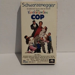 KINDERGARTEN COP Vintage VHS Tape Movie ( C) - Picture 1 of 1