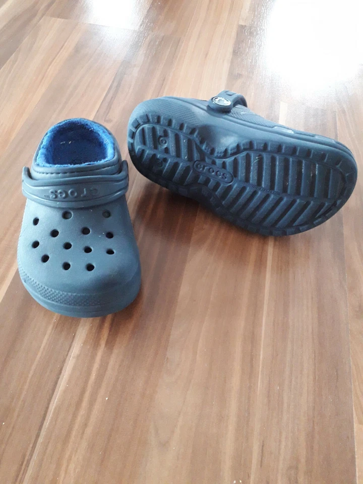 Crocs Hausschuhe gefüttert Gr. C10 blau - Bild 1 von 1
