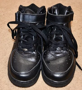 Nike Air Force 1 Triple Schwarz Herren Sportschuhe Größe 9 - Bild 1 von 6