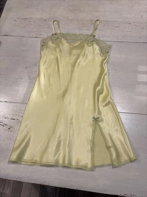 Vestido sin mangas Victoria’s Secret amarillo camisón quimise para mujer XS abertura frontal Foto 1 de 4