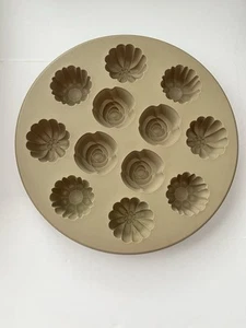 Pampered Chef Silicone 13" Round Muffin Cupcake Dessert Pan Mold Flower #1613 - Picture 1 of 6