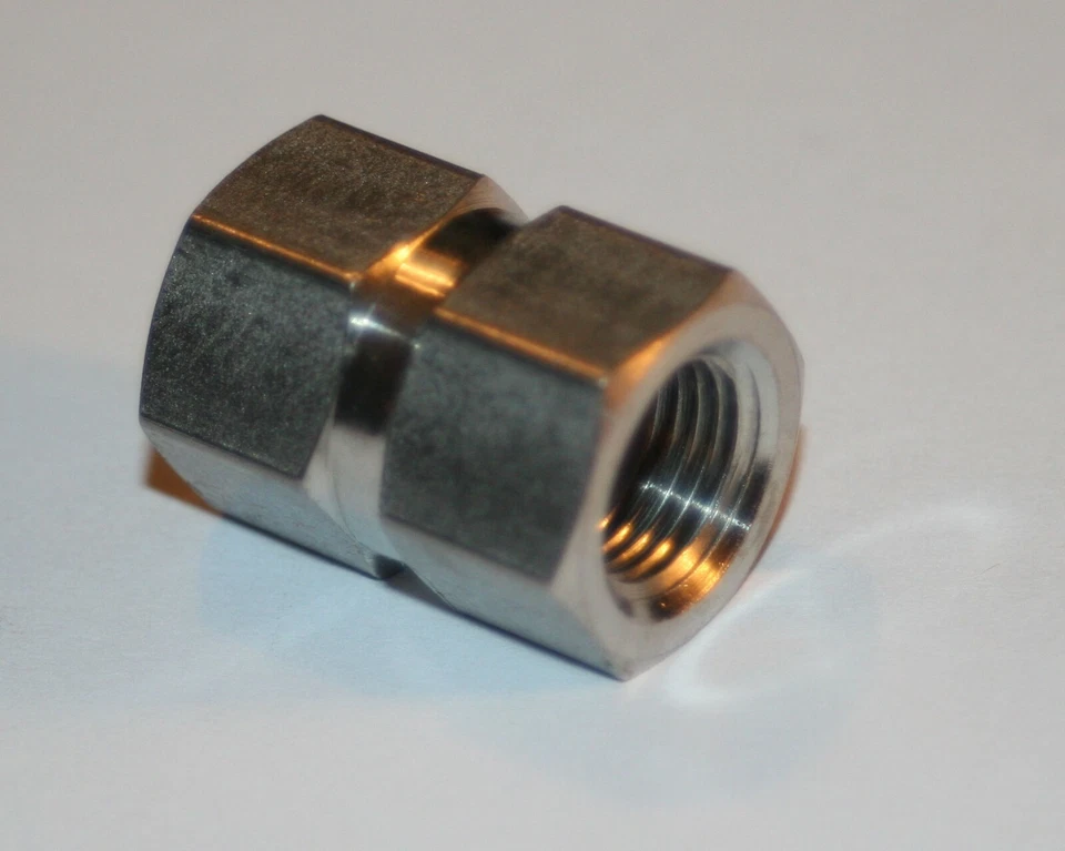 1/8" FNPT  316ss Hex Coupling Pipe Fitting  (6700 Psig) Hoke 2CGP-316 - Image 1 of 1