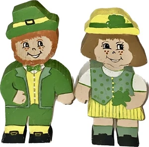 Vintage Volkskunst handbemalt Holz St Patricks Day Kobold Paar Figur - Bild 1 von 7