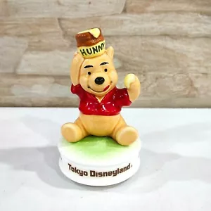 Tokyo Disneyland simpatica statuina carillon porcellana ceramica Winnie The P... - Foto 1 di 8