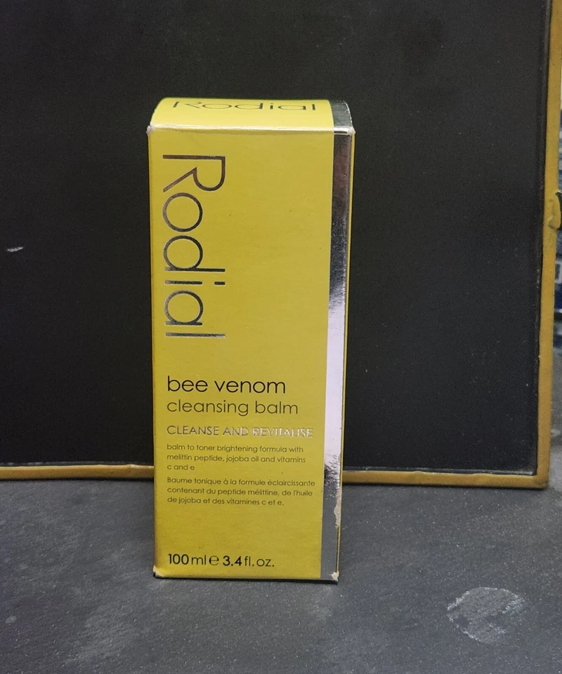 Bálsamo limpiador Rodial Bee Venom ilumina y revitaliza 3,4 fl oz Foto 1 de 1