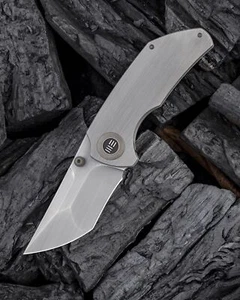 We Knife Thug CPM 20CV gris frotado a mano titanio - Imagen 1 de 8