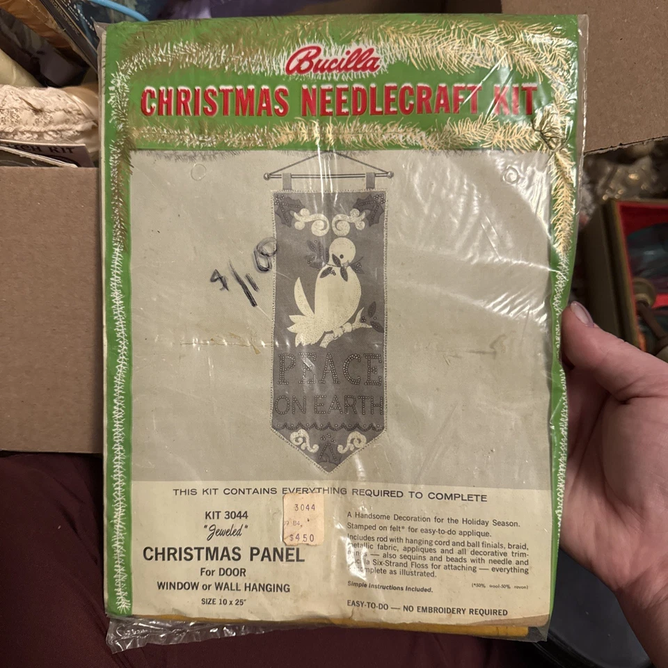 Kit de agujas de Navidad Bucilla panel de Navidad con joyas paz en la tierra   Foto 1 de 4