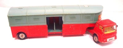 Corgi Major Toys No. 1130 Articulated Chipperfield’s Circus Horse Box - Image 1 of 4