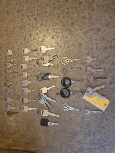 vintage lot of GM Volkswagen Ford Chrysler - Picture 1 of 5