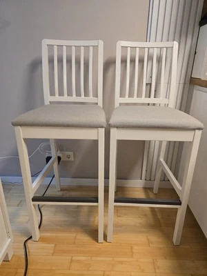 2 Barhocker / Küchenhocker – Weiß, mit Polstersitz - Bild 1 von 3