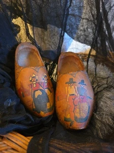 Zapatos holandeses de madera pintados a mano vintage de mediados del siglo XX. De los Países Bajos. - Imagen 1 de 6