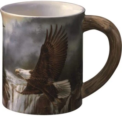 Taza esculpida Wild Wings Bald Eagle de Rosemary Millette, marrón, 4-1/2" de alto, tazas Foto 1 de 2