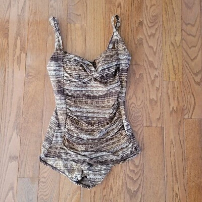 Figuras It! Maiô de uma peça marrom com estampa de animais tamanho 10 - Imagem 1 de 4