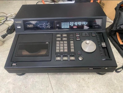 Technics SL-P1200 Compact Disc Player – Vintage CD Player with Deck Japan Used - Image 1 of 4